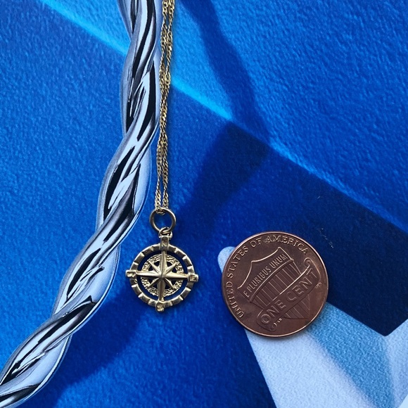 14k Gold Compass necklace - Picture 3 of 3